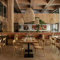 Ensembles de tables à manger modernes de luxe pour les restaurants d'hôtels 5 étoiles avec des chaises rembourrées durables, bois personnalisable, utilisation en bar, salle de sport