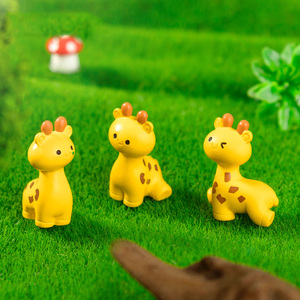 Mini figurines de girafe en résine, miniatures de girafe, ornements en résine pour micro-paysages DIY, accessoires pour maison de poupée féerique - Product Image 2