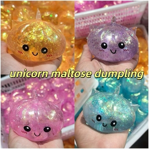 Juguete Sensorial Antiestrés de Malta con Forma de Bollo Vaporizado de Unicornio de 8.5cm, Juguete Blandito con Purpurina para Apretar - Product Image 1