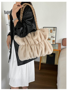 Nuova Borsa Invernale in Peluche Effetto Visone con Tracolla in PU, Borsa <span class=keywords><strong>di</strong></span> <span class=keywords><strong>Lusso</strong></span> da Donna, Borsa a Spalla Imitazione Visone per Esterni - Product Image 2