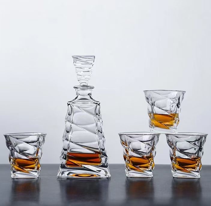 1/6 Wholesale classical crystal luxury whiskey decanter glasses 6 whiskey bar set