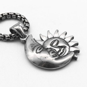 Yunnique – collier avec pendentif en acier inoxydable, motif soleil et lune, bijoux unisexes à la mode, design géométrique, ton argenté - Product Image 3