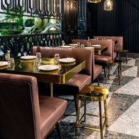 Mobilier de restauration commercial de style gothique moderne - Banquettes personnalisables et chaises assorties pour les bars de hall d'hôtel