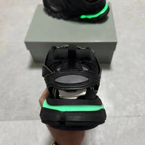 Chaussures de sport lumineuses 3.0 de qualité supérieure 2026 pour femmes, chaussures de course, chaussures BB3.0, style rétro décontracté pour hommes - Product Image 1