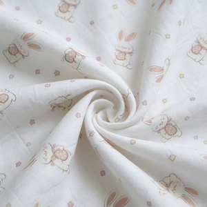 Tissu en mousseline de coton doux 100% à <span class=keywords><strong>double</strong></span> couche, imprimé avec de jolis dessins de lapins et d'étoiles, pour couverture d'emmaillotage et literie pour bébé - Product Image 1