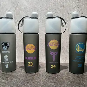 Bouteille d'eau en plastique de sport à pulvérisation Offre Spéciale, bouteille d'eau de Fitness pour étudiant et joueur de basket-ball