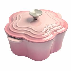 Marmite à soupe en <span class=keywords><strong>fonte</strong></span> <span class=keywords><strong>émaillée</strong></span> en forme de pétale, mini-marmite à ragoût épaissie, marmite à soupe antiadhésive domestique compatible avec les cuisinières à induction - Product Image 1