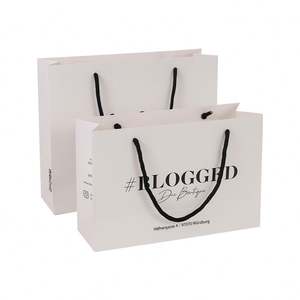 Sac en papier cadeau noir de luxe, logo imprimé sur mesure, emballage de bijoux, sac en papier kraft pour le shopping avec poignée en ruban - Product Image 1