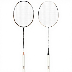 Raquette de badminton professionnelle personnalisée en fibre de carbone avec poignée en PU, dureté moyenne, contrôle du volant et cordes de 0,66 mm - Product Image 3