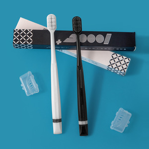 Cepillo de dientes Fancy Eight Bundle, 10000 cerdas, cerdas suaves, manual, de primera calidad, para uso adulto, en blanco y negro - Product Image 1
