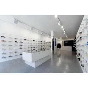 Idee di Design per Interni di Negozi di Calzature 2023, Espositori <span class=keywords><strong>a</strong></span> Parete con Doghe per Negozi di Scarpe - Product Image 1