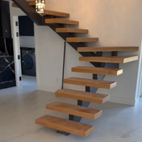 Escalier flottant moderne en acier et bois à poutre centrale unique, marches en bois massif à grain naturel, escalier droit pour villa et loft