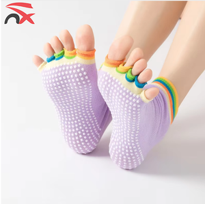 Promotion à Durée Limitée : Chaussettes de Yoga et Pilates Antidérapantes en Polyester à Cinq Doigts Exposés pour Sportifs - Product Image 4