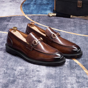 Zapatos Formales de Cuero Pulido de Alta Gama para Hombre, Color Negro Oscuro, Estilo de Pareja con Botones Dorados, Zapatos de Vestir - Product Image 5