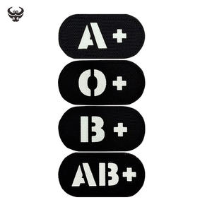 Patch lumineux noir groupe sanguin A+B+AB+O+ pour trousse de premiers secours, badge avec boucle auto-agrippante - Product Image 2