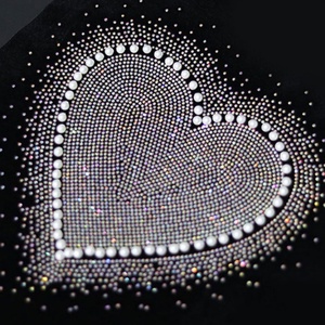 Strass thermocollants en verre de qualité supérieure Oleeya, couleur émeraude dorée, fabriqués en Allemagne, à coller sur les nœuds, les t-shirts, les robes, les vêtements et les sacs - Product Image 4