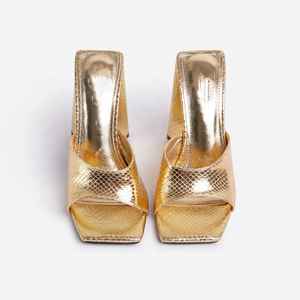 Sandales à talons hauts pour femmes en cuir de serpent doré, style mules décontractées, personnalisables, grandes tailles disponibles jusqu'au 10.5 - Product Image 3