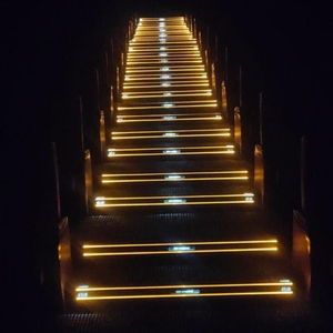 Système d'éclairage LED commercial pour marches d'escalier, auditoriums et cinémas, étanche et antidérapant, éclairage LED pour escaliers, bande LED pour marches - Product Image 3