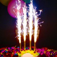 Fabrikpreis Rauchfreie Eisfontäne für Hochzeiten und Geburtstage, Anpassbare Mehrfarbige Kuchen-Wunderkerze