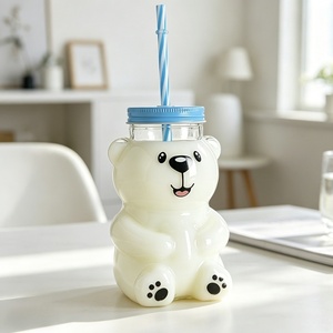Bouteille en verre borosilicate en forme d'ours mignon 550 ml avec couvercle et paille, tasse en verre 3D en forme d'ours pour jus, café et thé au lait - Product Image 5