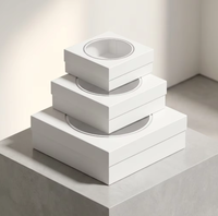 Boîte cadeau de luxe en carton rigide blanc mat avec accent argenté, emballage haut de gamme pour objets de collection et articles artisanaux