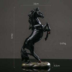 2020 nuovi Arrivi Cavallo di Arte Della Resina Nero Bianco Cavallo Statua di Altri Prodotti di Cavalli - Product Image 3