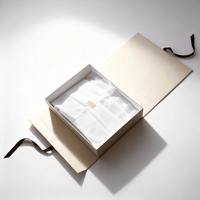 Boîte en papier rigide personnalisée en carton avec logo imprimé non ferreux de haute qualité Boîte d'emballage cadeau beige avec ruban pour cadeaux de qualité supérieure