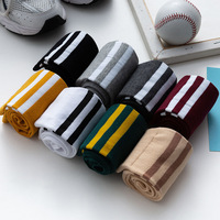 Vente en gros de chaussettes hautes en coton bon marché avec logo personnalisé chaussettes d'école à rayures blanches et rouges pour filles respirantes taille unique
