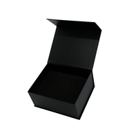 Boîtes magnétiques noires de luxe personnalisées avec poignée pour vêtements, chaussures, chapeaux, gaufrage, laminage mat, revêtement UV, matériaux recyclés