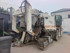 Fraiseuse sur chenilles d'occasion Wirtgen 2200 SM W130h W100h W1900 W2000 Wr2000 Wr200 pour travaux/projets miniers - Product Image 2