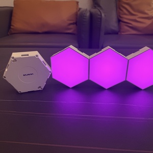 Panel de Luz LED Inteligente Hexagonal EAJANN, Lámpara de Pared Modular con Cambio de Color RGB, Control para Sala de Juegos, Sincronización con Música, Decoración del Hogar, Luz de Neón - Product Image 1