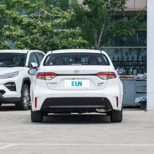 سيارة تويوتا الكهربائية الهجينة موديل 2024 - سيارة تويوتا الذكية الكهربائية الهجينة 1.8 لتر إصدار ديلوكس مستعملة - Product Image 4