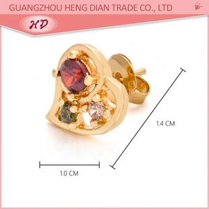 Pendientes de Corazón Hueco en Tono Dorado de Latón para Mujer, con Incrustaciones de Circonita Multicolor, para Uso Diario - Product Image 3