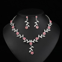 Approvisionnement direct d'usine collier costume mariée rétro facile correspondant forme de prune incrusté couleur diamant clavicule chaîne