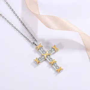 Venta al por mayor personalizado 925 plata esterlina moissanita doble color Cruz collares personalizado XO en forma de cruz Collar para las mujeres