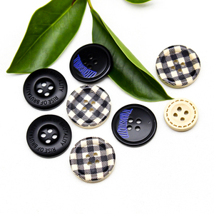 Botones decorativos de ropa para niños personalizados Resina pintada sostenible con forma redonda de estilo Flatback para camisas - Product Image 4