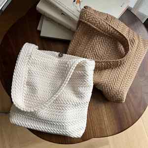 Sac bandoulière en toile beige pour femme Su Xi, petit format, à porter à l'épaule ou sous le bras, avec fermeture ouverte, texture tissée motif épis de riz, très tendance - Product Image 2