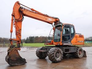 Excavatrice Doosan DX140 DH225 d'occasion de Corée du Sud, les performances du véhicule répondent aux normes d'exportation - Product Image 2