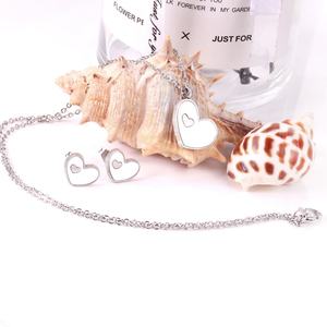 Conjuntos de Joyería Clásicos para Mujer, Chapados en Oro, Collar y Aretes con Forma de Corazón y Concha para Chicas - Product Image 2