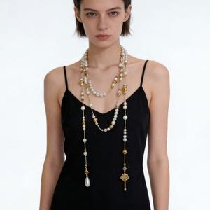 Collar de Perlas de Imitación de Aleación de Zinc Grado AA con Colgante de Llave, Cuentas Redondas Blancas, Cadena para Suéter para Mujer, Uso Diario - Product Image 4