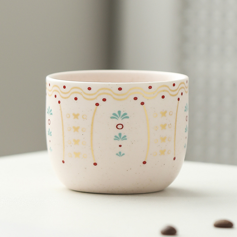 Polvo con diseño de taza de café de cerámica.