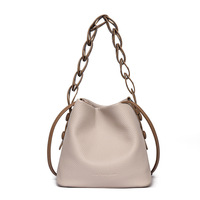 Sac à main de créateur français pour femme, nouvelle collection 2025, sac seau tendance et polyvalent, sac bandoulière minimaliste pour le quotidien