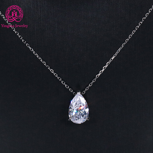 Liontin Moissanite Hijau/Klasik Putih Perak Sterling 925 4CT Potongan Pir Kalung Moissanite untuk Wanita - Product Image 1