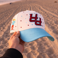 Casquette de baseball structurée à 5 panneaux, style hip-hop streetwear, avec logo brodé 3D en strass de luxe, bicolore blanc et bleu, vente en gros