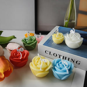 Bougie parfumée à la rose faite à la main et de forme originale pour offrir aux filles et pour les vœux de fêtes - Product Image 2