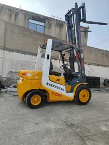 Chariot élévateur TCM FD30T6N d'occasion, faible nombre d'heures de fonctionnement, 3 tonnes, avec pince et moteur diesel ISUZU, origine Japon - Product Image 2