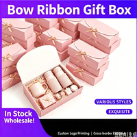 En stock, boîte cadeau pliable en papier kraft avec ruban, boîte d'emballage plate carrée minimaliste, carton blanc noir