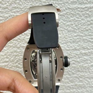 Montre sport automatique mécanique de luxe pour homme, en forme de barillet, fabriquée en alliage de titane de grade 5, collection étanche - Product Image 4
