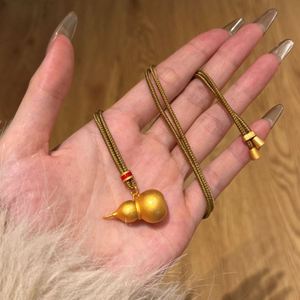 Collier pendentif gourde plaqué or 22 carats avec chaîne tressée, esthétique traditionnelle chinoise unique, de la fabrique de bijoux Dylam, pour femmes - Product Image 5
