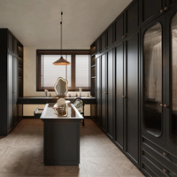 Balom – Dressing sur mesure de luxe avec îlot et verre cannelé, mobilier moderne pour chambre principale de villa et appartement